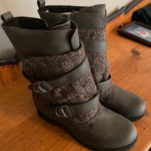 Brand new gorgeous sweater boots - size 11